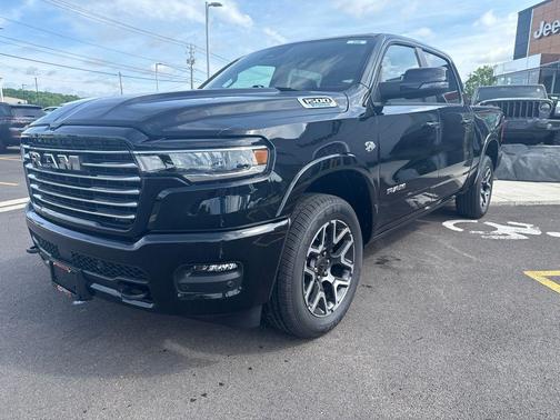 Diamond Black Crystal Pearlcoat 2026 RAM 1500 Laramie