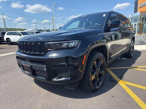 Diamond Black Crystal Pearlcoat 2023 Jeep Grand Cherokee L Altitude