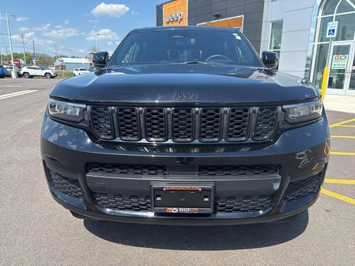 Diamond Black Crystal Pearlcoat 2023 Jeep Grand Cherokee L Altitude