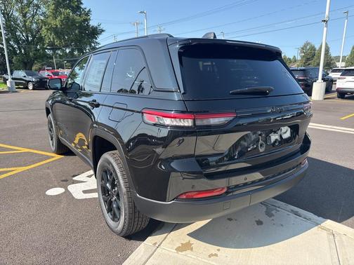 2025 Jeep Grand Cherokee Altitude