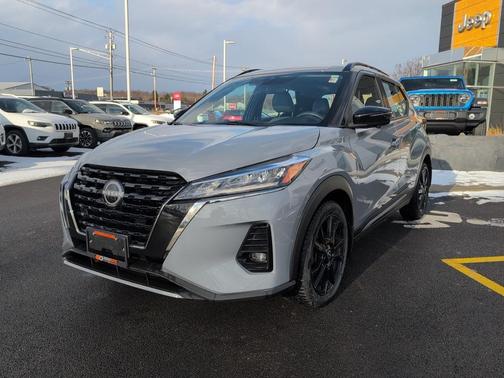2022 Nissan Kicks SR