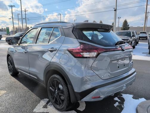 2022 Nissan Kicks SR