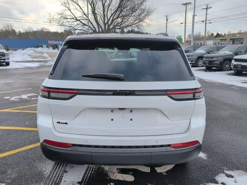 2026 Jeep Grand Cherokee Altitude