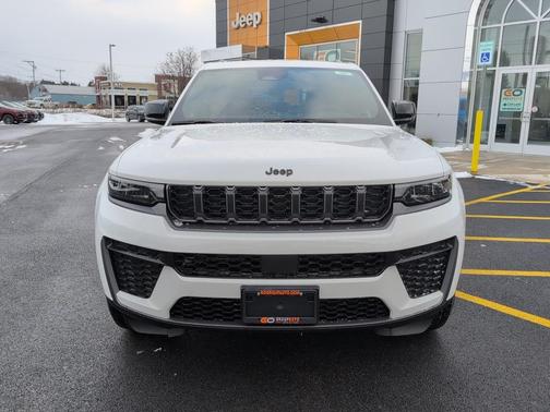 2026 Jeep Grand Cherokee Altitude