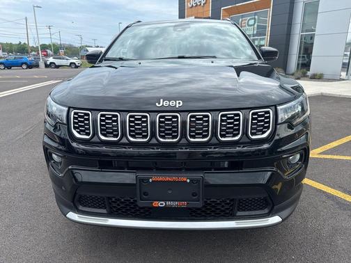 Diamond Black Crystal Pearlcoat 2026 Jeep Compass Limited