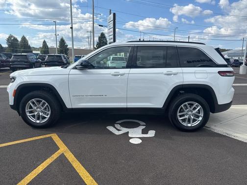 2025 Jeep Grand Cherokee Laredo