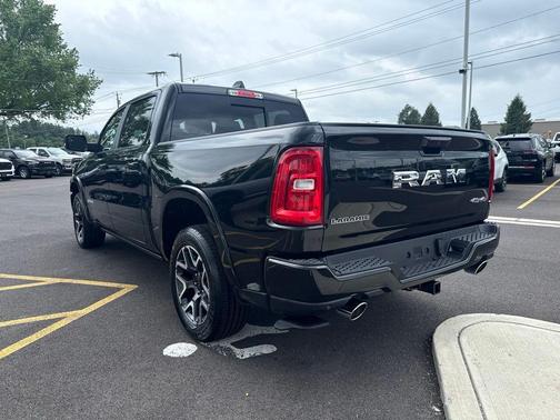 Diamond Black Crystal Pearlcoat 2026 RAM 1500 Laramie