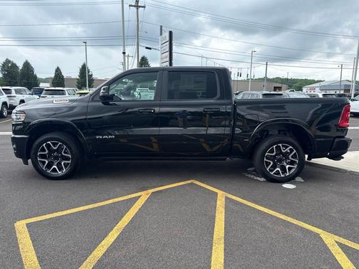 Diamond Black Crystal Pearlcoat 2026 RAM 1500 Laramie