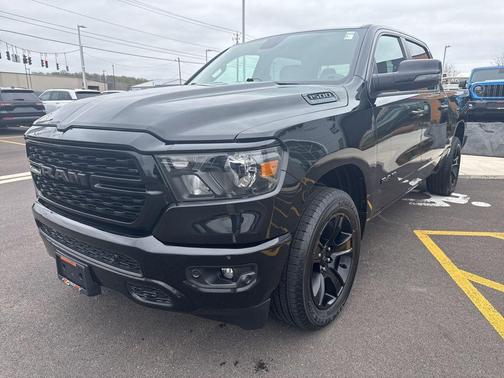Diamond Black Crystal Pearlcoat 2023 RAM 1500 Big Horn/Lone Star