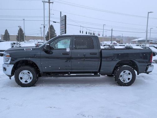 2026 RAM 2500 Tradesman Crew Cab 4x4 6'4' Box