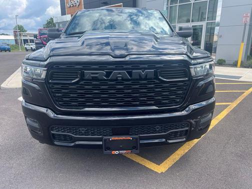 Diamond Black Crystal Pearlcoat 2026 RAM 1500 Express