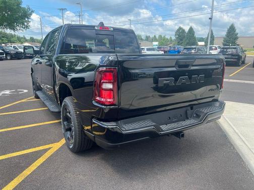 Diamond Black Crystal Pearlcoat 2026 RAM 1500 Express