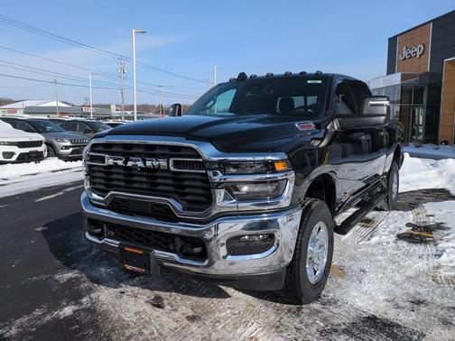 2026 RAM 2500 Tradesman Crew Cab 4x4 6'4' Box