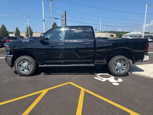 2025 RAM 2500 Tradesman Crew Cab 4x4 6'4' Box