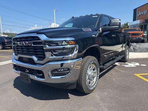 2025 RAM 2500 Tradesman Crew Cab 4x4 6'4' Box