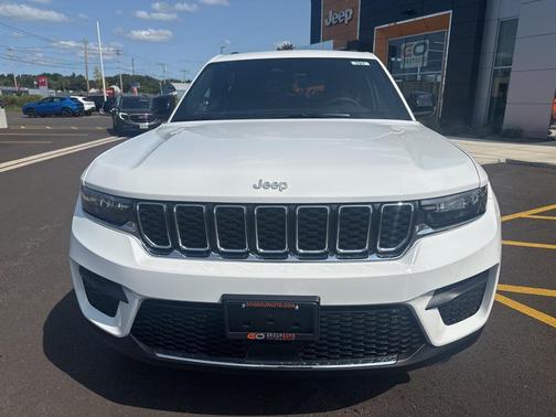 2025 Jeep Grand Cherokee Laredo