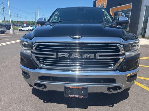 Diamond Black Crystal Pearlcoat 2020 RAM 1500 Laramie