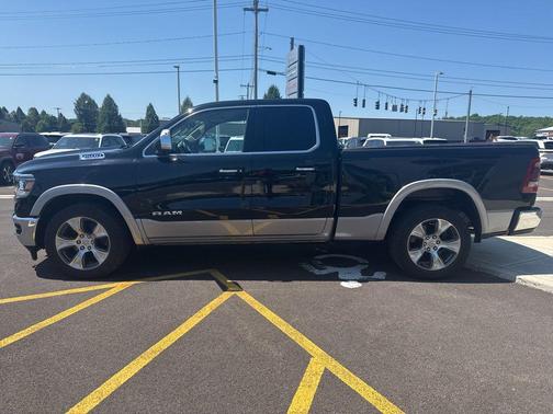 Diamond Black Crystal Pearlcoat 2020 RAM 1500 Laramie