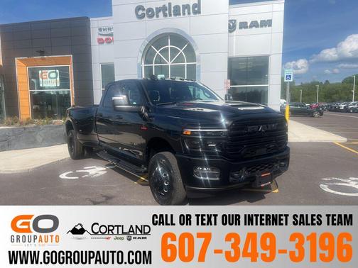 Diamond Black Crystal Pearlcoat 2026 RAM 3500 Laramie Crew Cab 4x4 8' Box