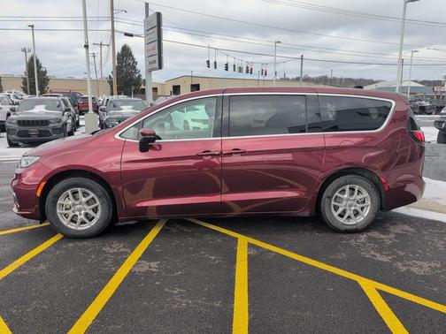 2023 Chrysler Pacifica Touring L