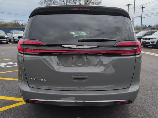 2025 Chrysler Pacifica L