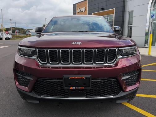 2025 Jeep Grand Cherokee Laredo