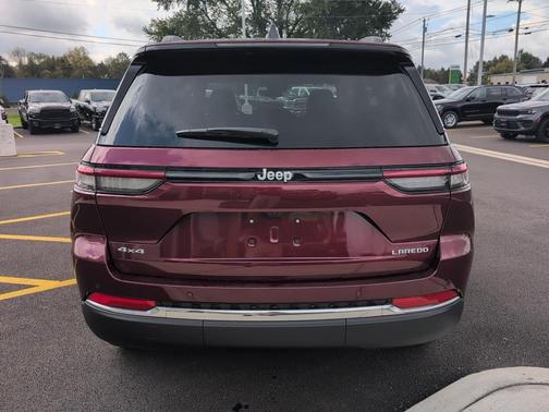 2025 Jeep Grand Cherokee Laredo