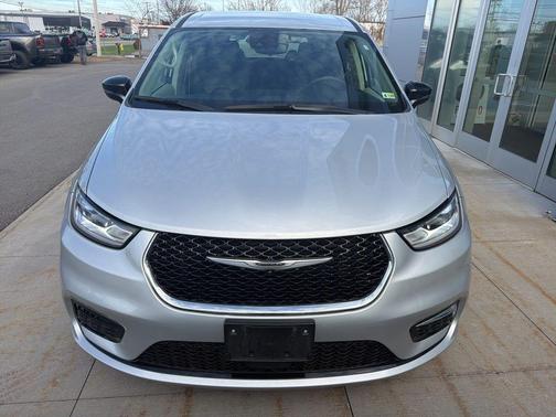 Silver Mist Clearcoat 2024 Chrysler Pacifica Touring L