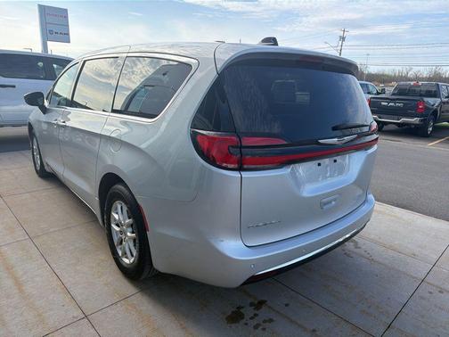 Silver Mist Clearcoat 2024 Chrysler Pacifica Touring L