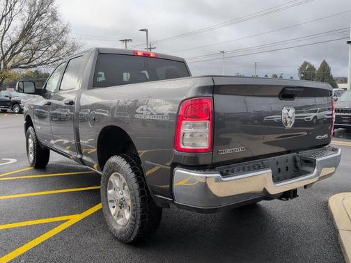 2022 RAM 2500 Big Horn Crew Cab 4x4 6'4' Box