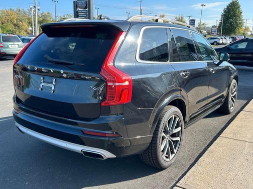 2016 Volvo XC90 T6 Momentum