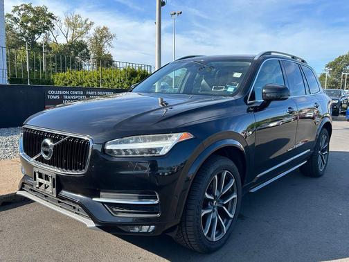 2016 Volvo XC90 T6 Momentum
