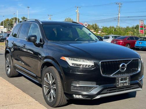 2016 Volvo XC90 T6 Momentum