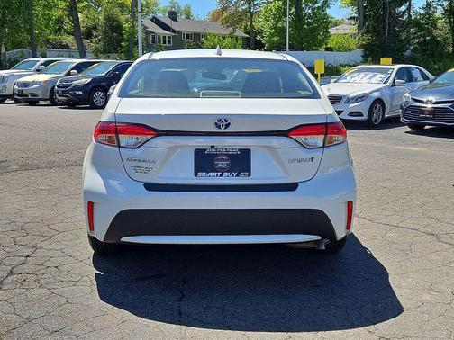 Blizzard Pearl 2020 Toyota Corolla Hybrid LE