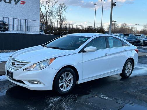 2013 Hyundai SONATA GLS