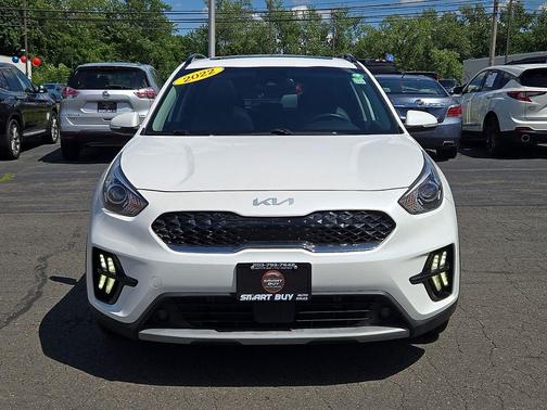 Snow White Pearl 2022 Kia Niro Touring SE