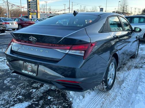 2021 Hyundai ELANTRA SE