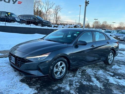 2021 Hyundai ELANTRA SE