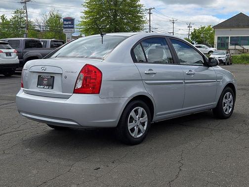 Platinum Silver Metallic + Pearl 2009 Hyundai Accent GLS