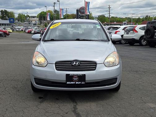 Platinum Silver Metallic + Pearl 2009 Hyundai Accent GLS