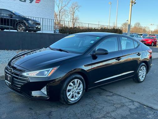 2019 Hyundai ELANTRA SE