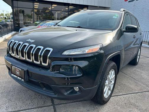 Brilliant Black Crystal Pearlcoat 2014 Jeep Cherokee Latitude