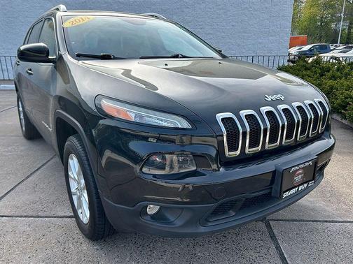Brilliant Black Crystal Pearlcoat 2014 Jeep Cherokee Latitude