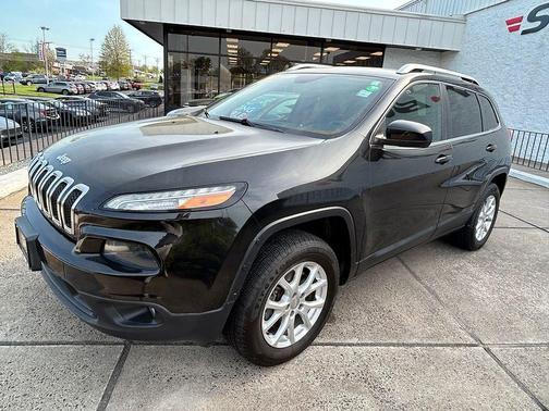 Brilliant Black Crystal Pearlcoat 2014 Jeep Cherokee Latitude