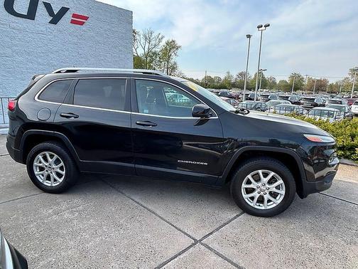 Brilliant Black Crystal Pearlcoat 2014 Jeep Cherokee Latitude