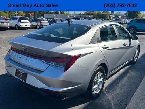 2022 Hyundai ELANTRA SE