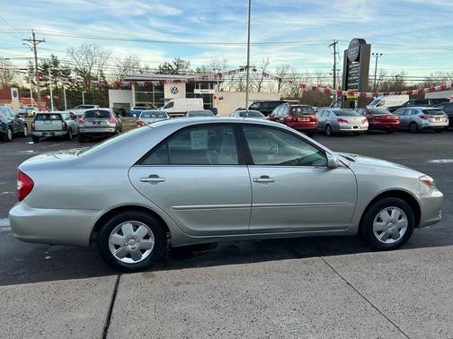 2004 Toyota Camry 