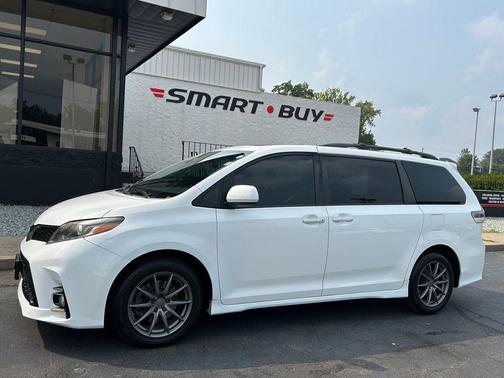 2019 Toyota Sienna SE