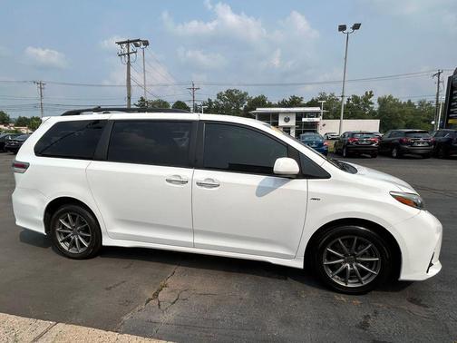 2019 Toyota Sienna SE
