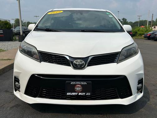 2019 Toyota Sienna SE